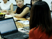 ESG来了一群跨境电商美女,齐聚一起进行电商平台运营培训